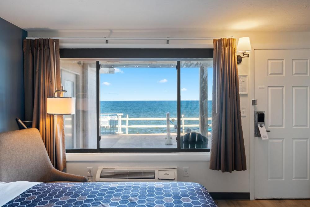 Ocean Double Queen With Attached Patio interior